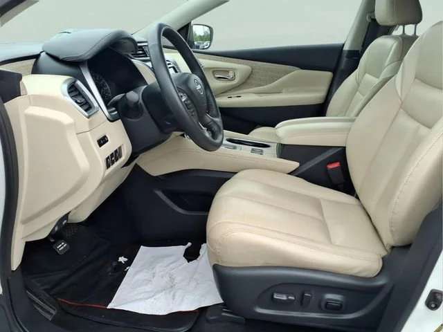 Used 2023  Nissan SL image 19