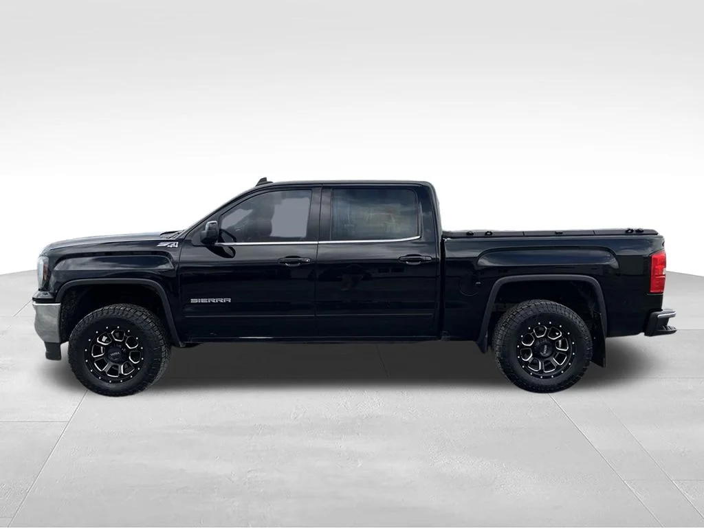 Used 2017 Black GMC SLE image 8