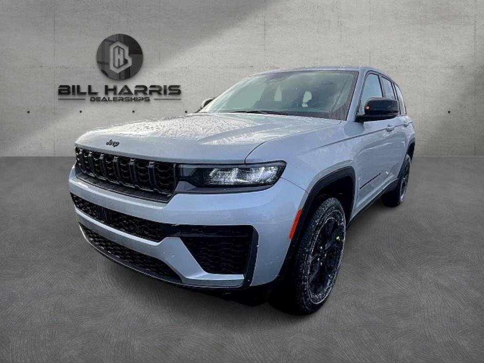 New 2026 Silver Zynith Exterior Paint Jeep Laredo Altitude image 1