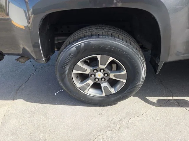 Used 2016 Gray Chevrolet Z71 image 25