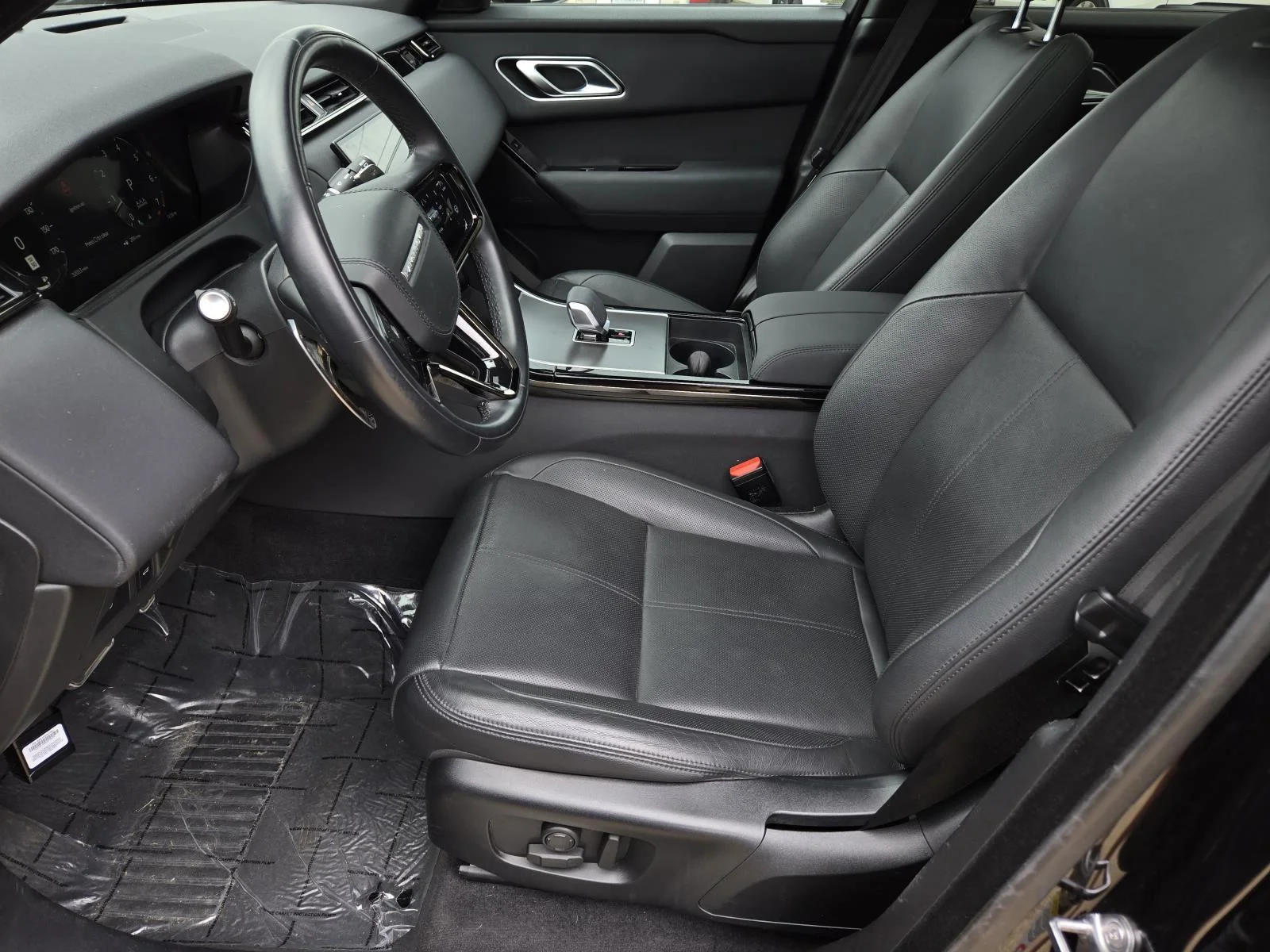 Used 2025 Santorini Black Metallic Land Rover Dynamic SE image 30