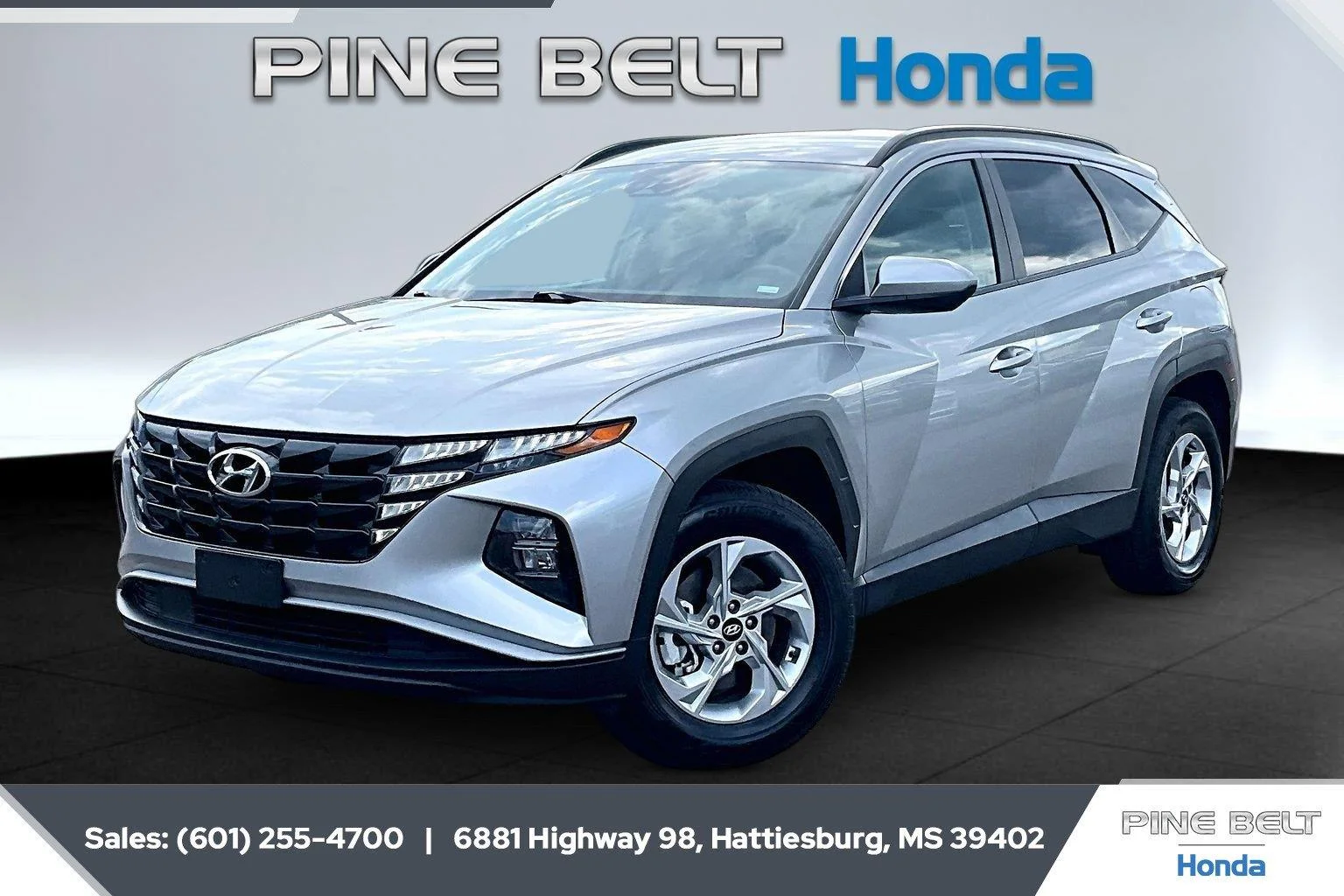 Used 2024 Shimmering Silver Hyundai SEL image 10