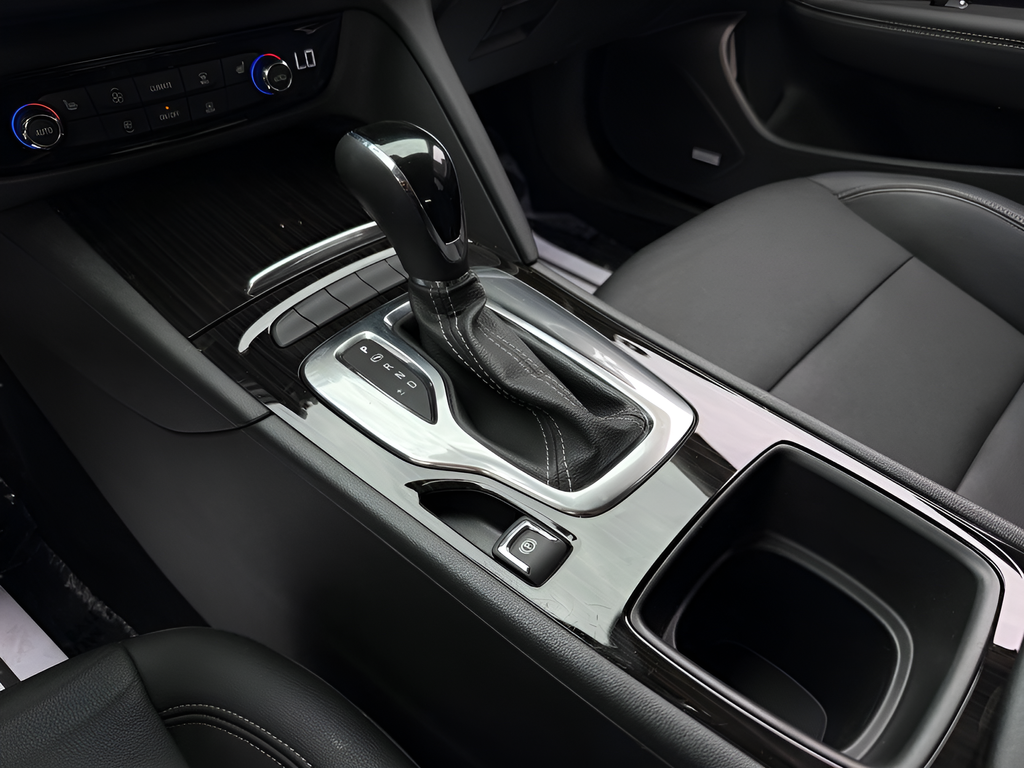 Used 2018 White Buick Essence image 20