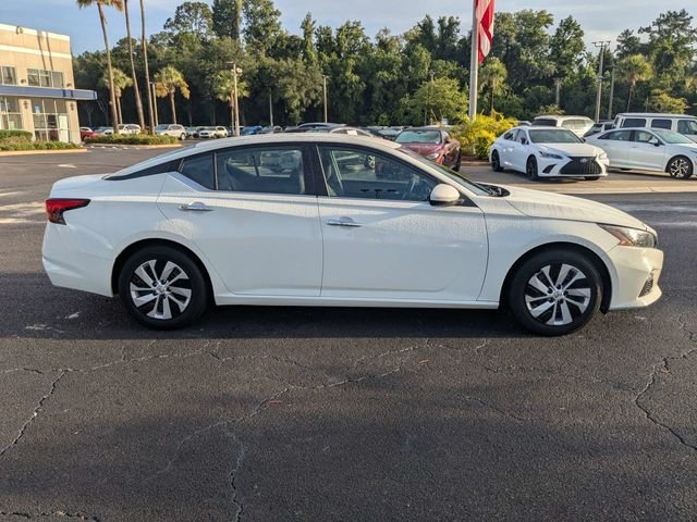 Used 2022 Glacier White Nissan 2.5 S image 3