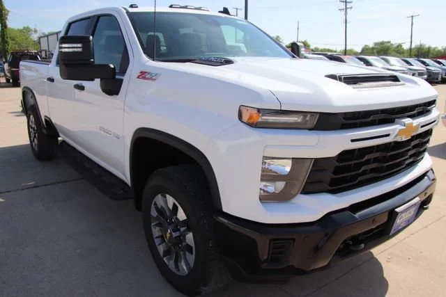 2026 Chevrolet Silverado 2500 HD Custom - Photo 3
