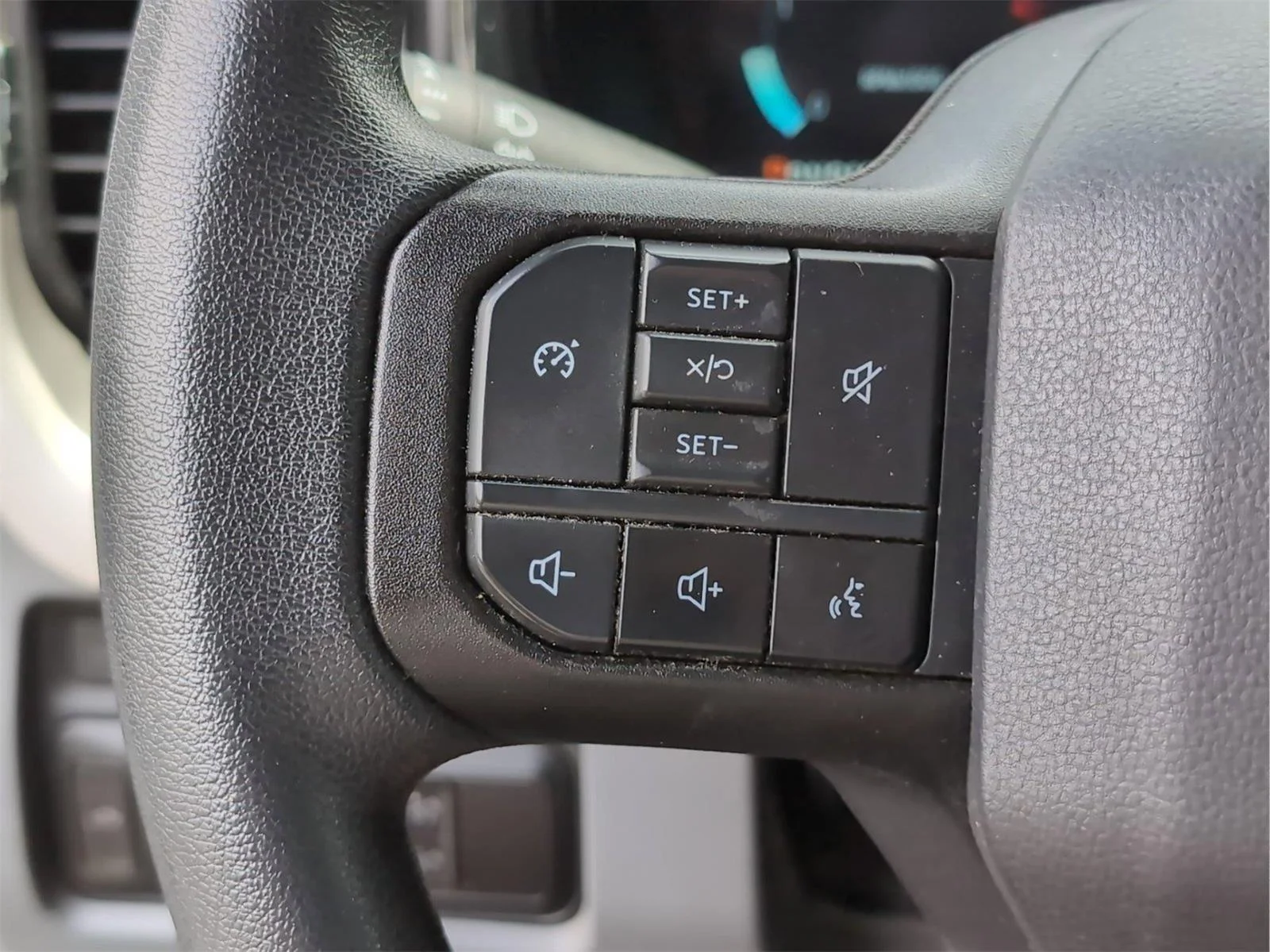 Used 2023 Iconic Silver Ford XLT image 27