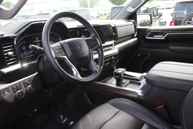 Used 2025 Red Chevrolet RST image 3