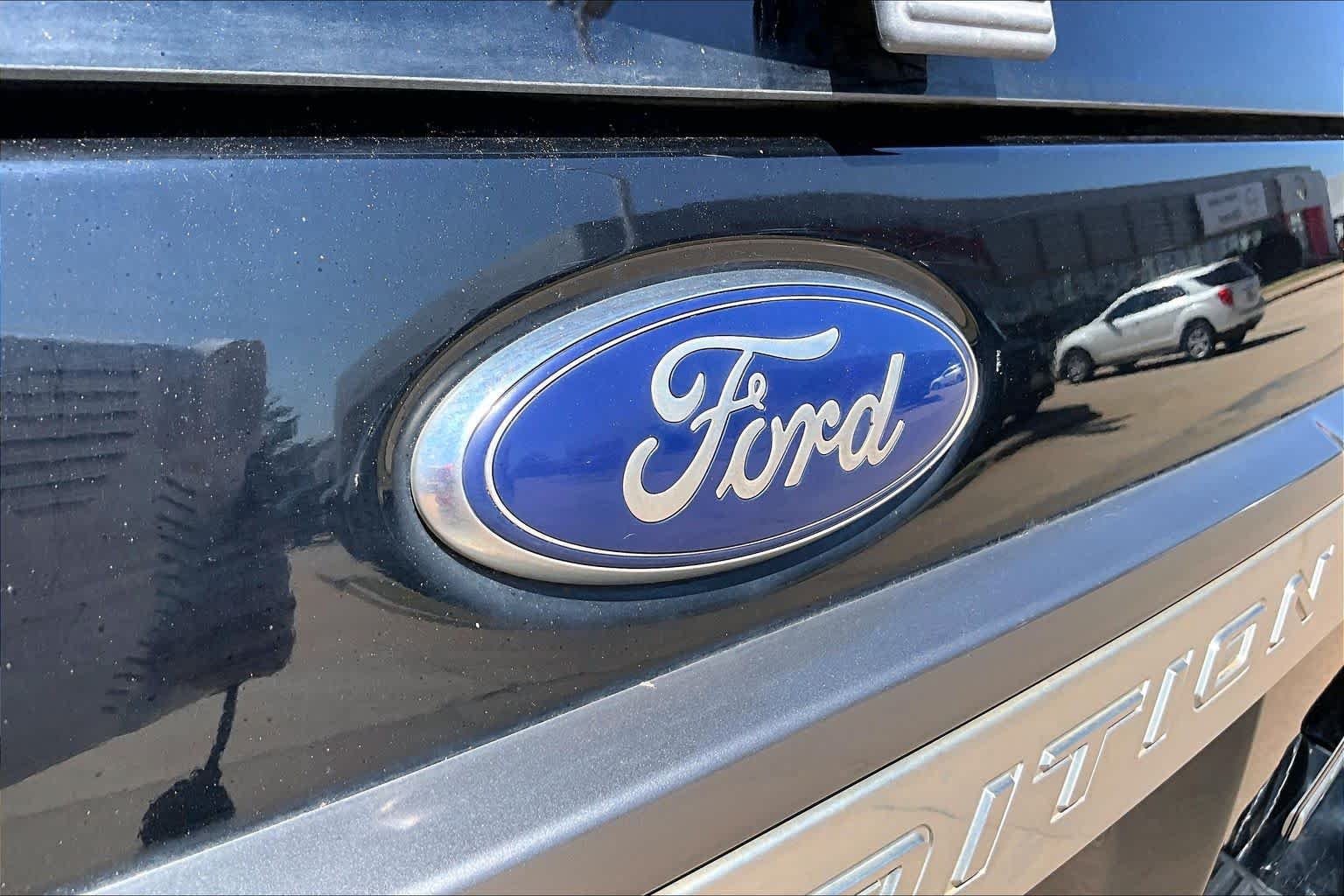 Used 2017 Shadow Black Ford Limited image 29