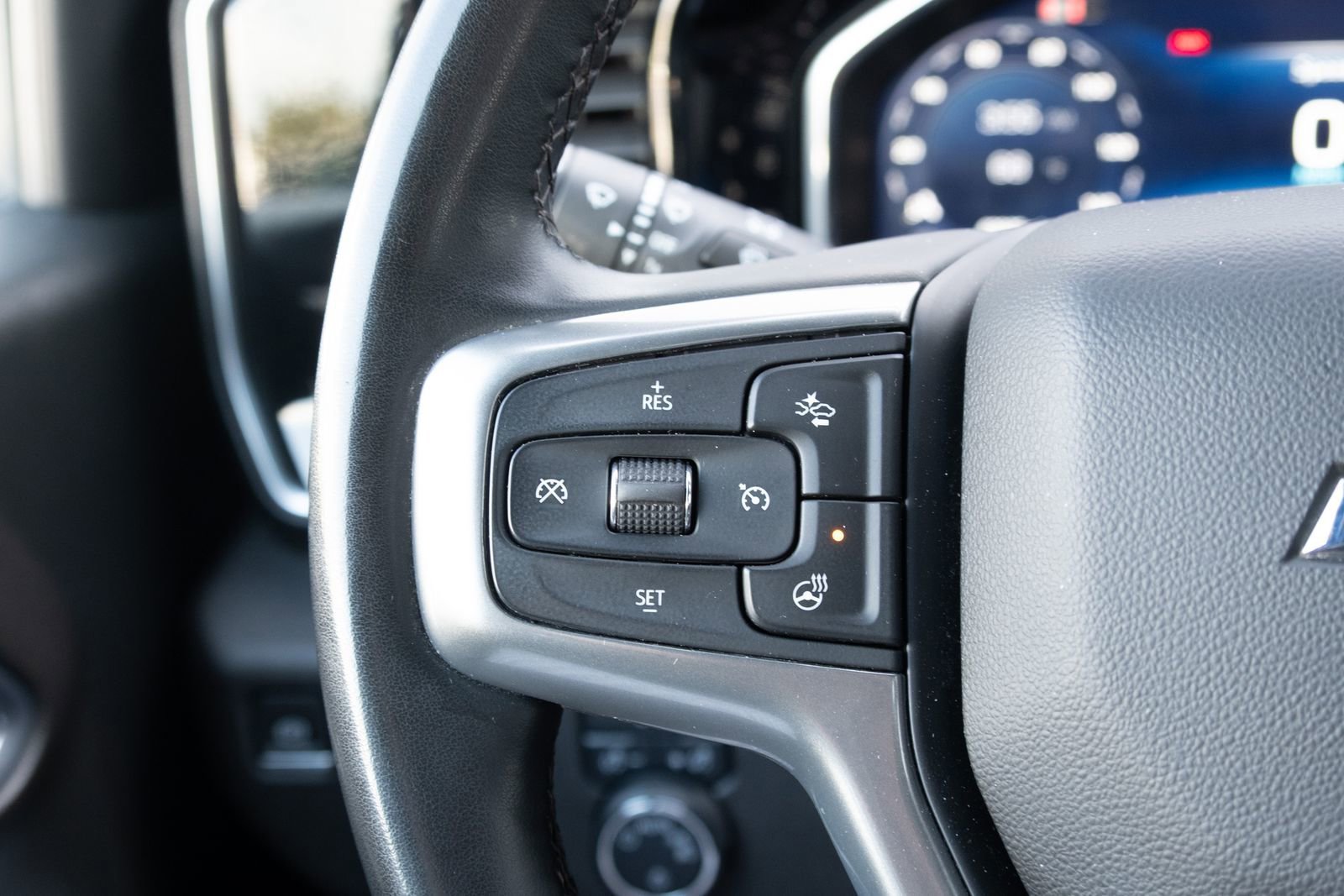 Used 2024 Summit White Chevrolet LT image 6