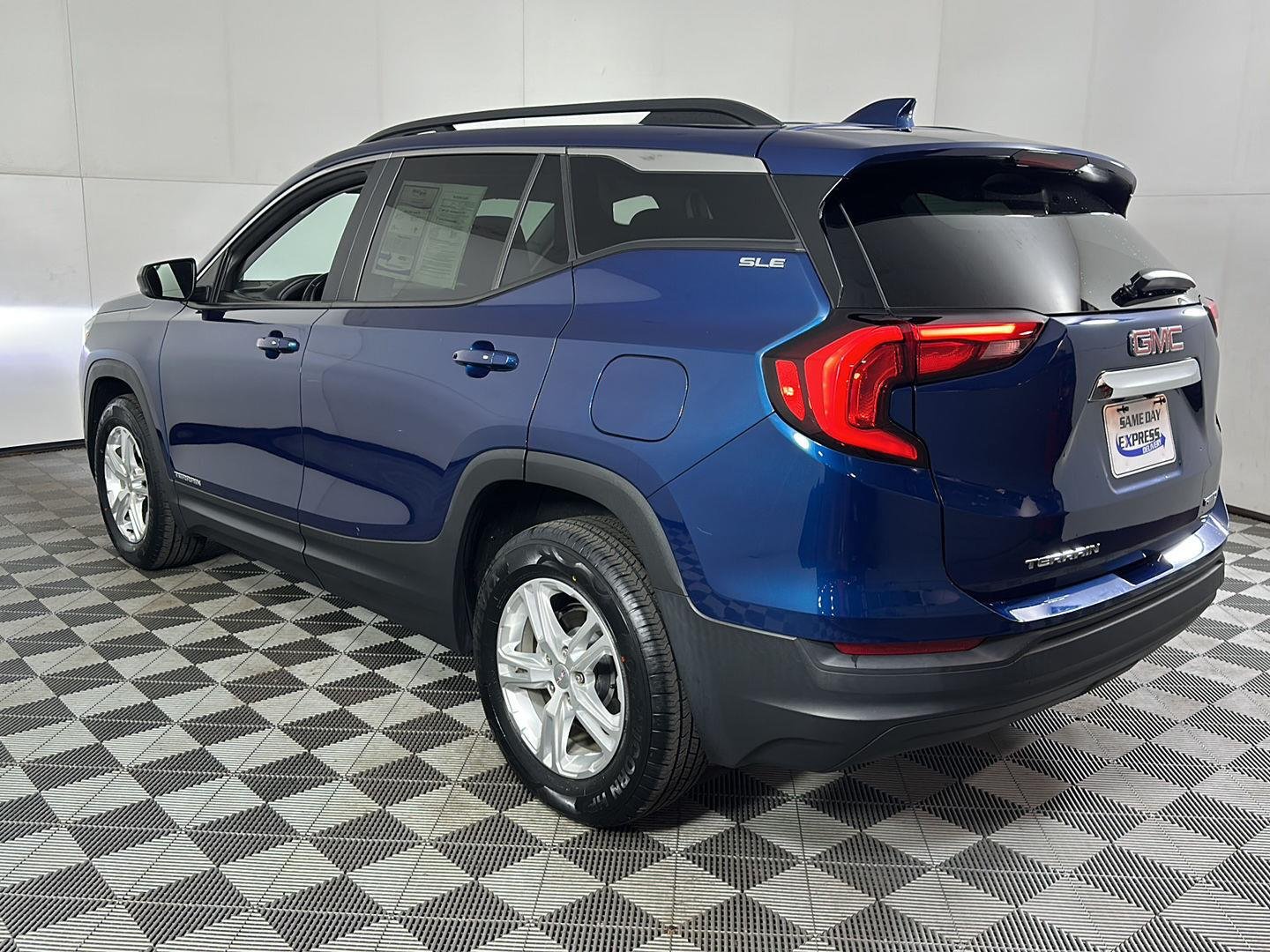 Used 2021 Blue Emerald Metallic GMC SLE image 17