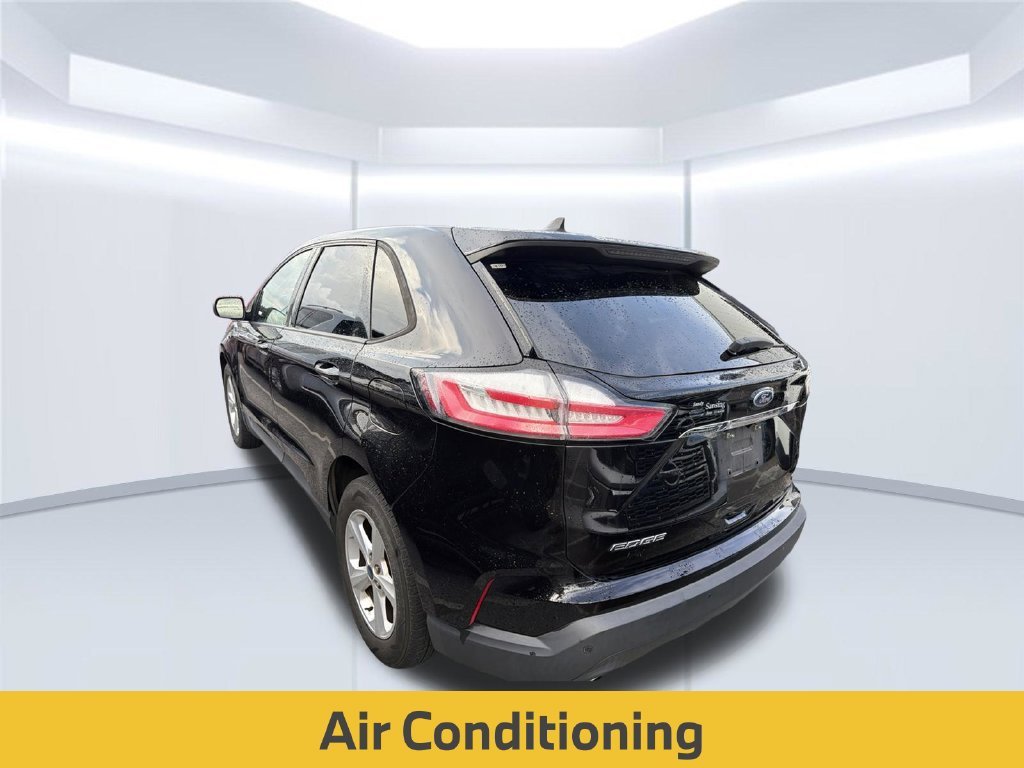 Used 2019 Black Ford SE image 9