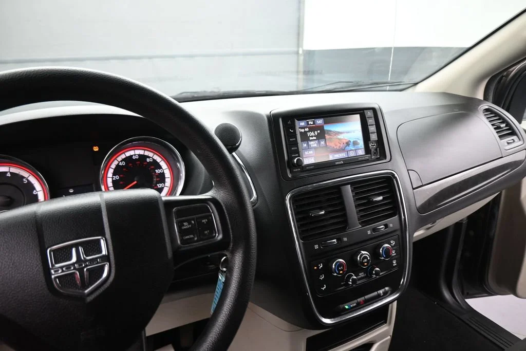 Used 2018 Gray Dodge SE image 37