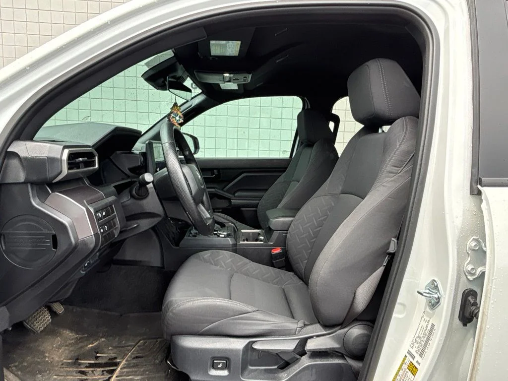 Used 2025 White Toyota SR5 image 4