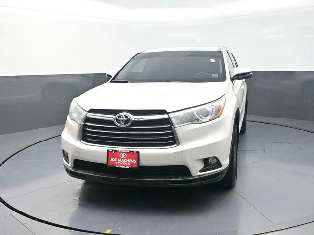 Used 2015 Toyota Highlander XLE with VIN 5TDJKRFH3FS139397 for sale in Jefferson City, MO