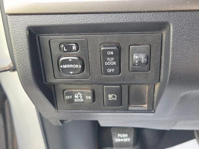 Used 2018 Silver Toyota SR5 image 25