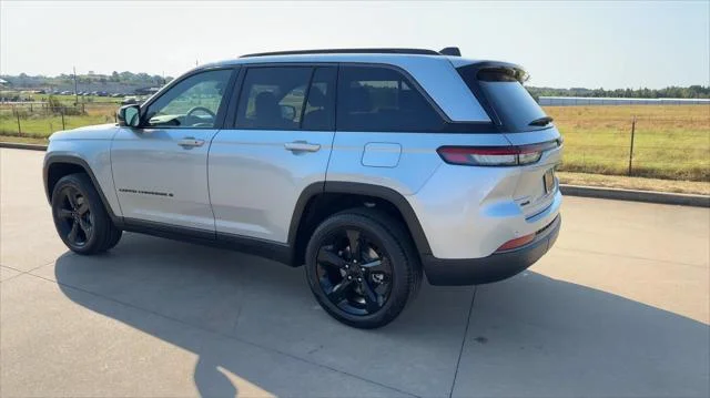 New 2026 Silver Zynith Exterior Paint Jeep Limited image 7