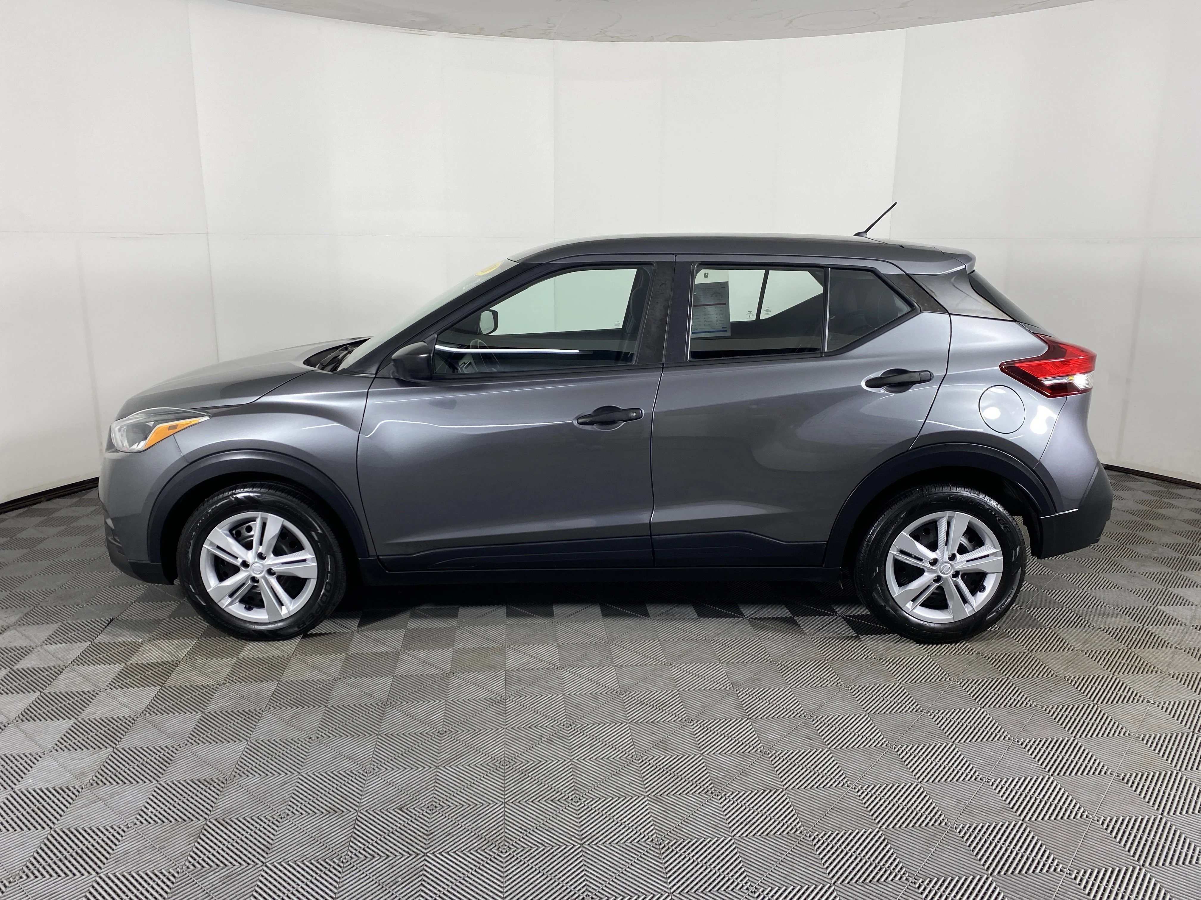 Used 2020 Gun Metallic Nissan S image 9