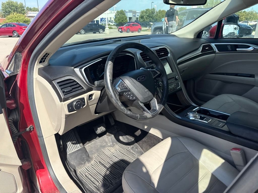 Used 2017 Ruby Red Metallic Ford SE image 10