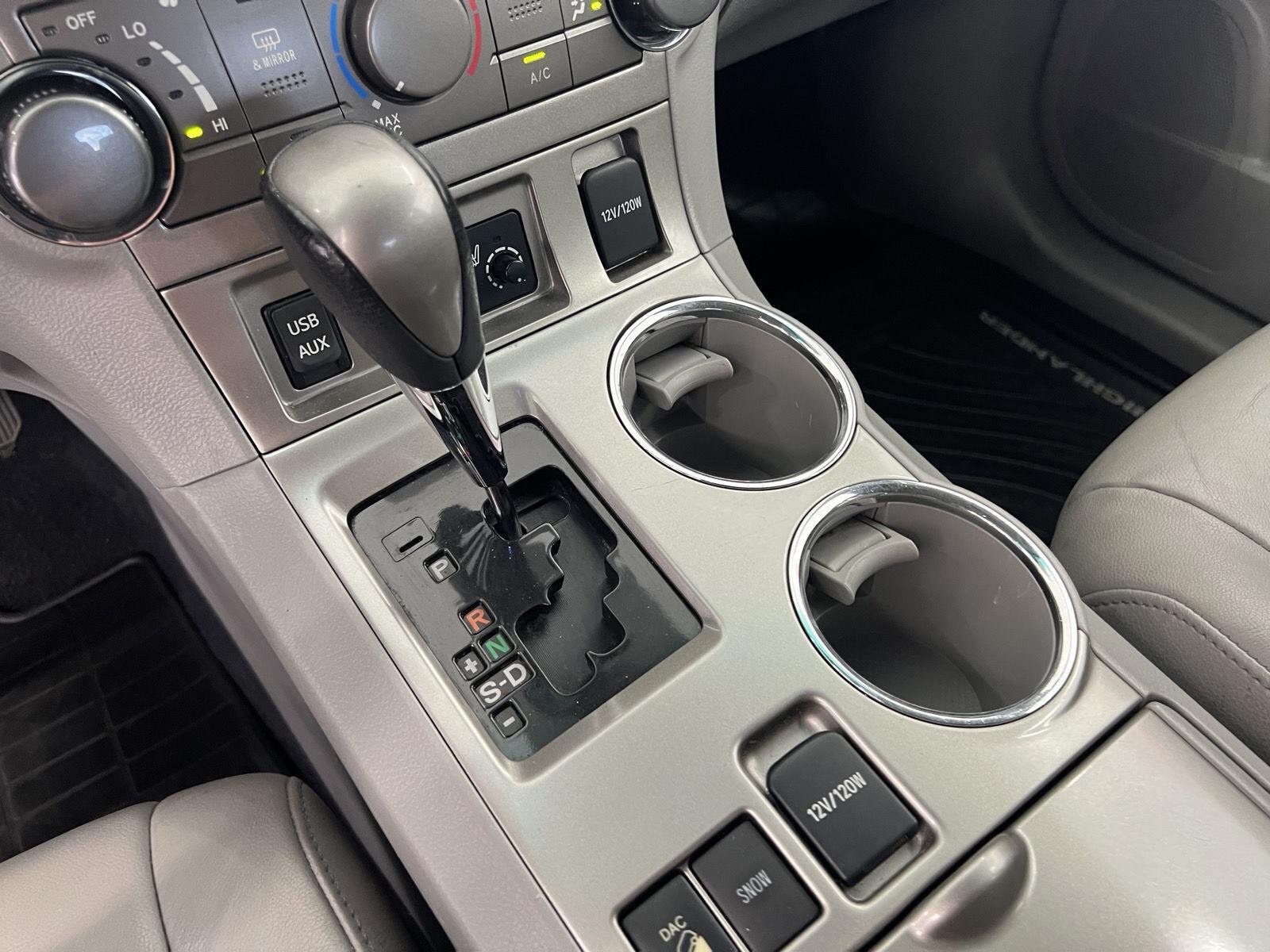 Used 2013 Shoreline Blue Pearl Toyota SE image 20