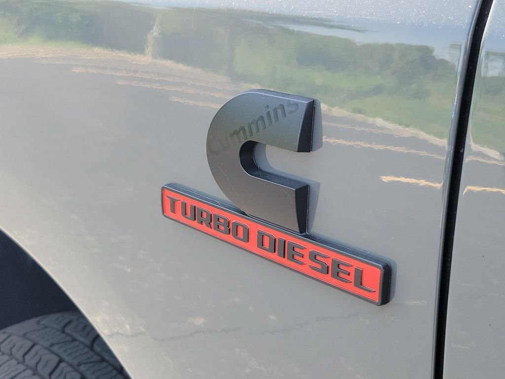 New 2026 Ceramic Gray Clear-Coat Exterior Paint RAM Laramie image 8
