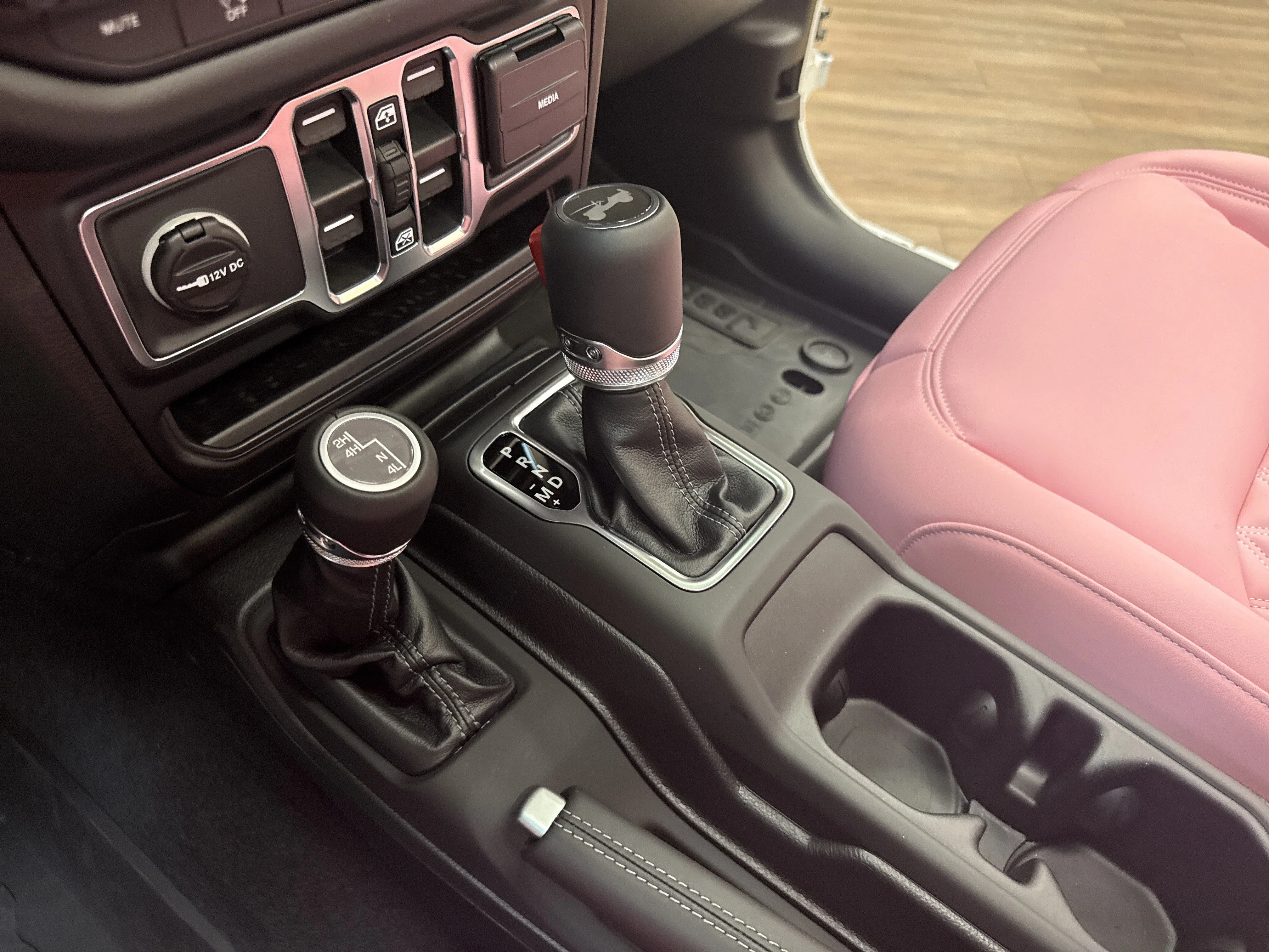 New 2026 Bright White Clearcoat Jeep Sahara image 33