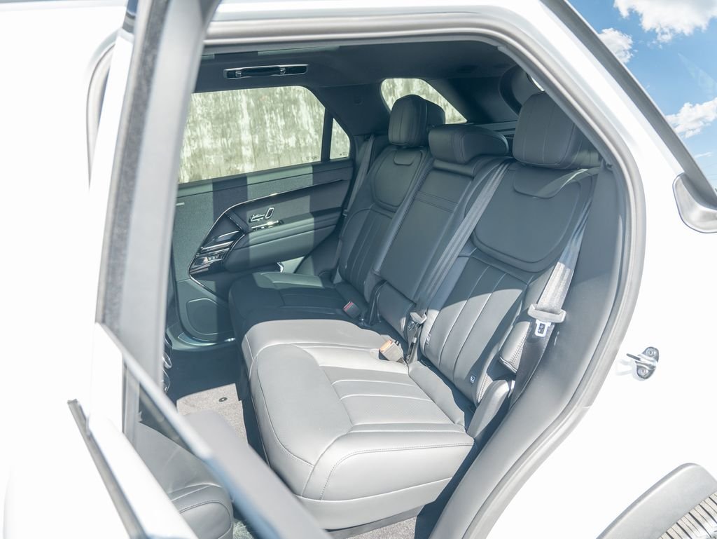 New 2026 Fuji White Land Rover Dynamic SE image 23
