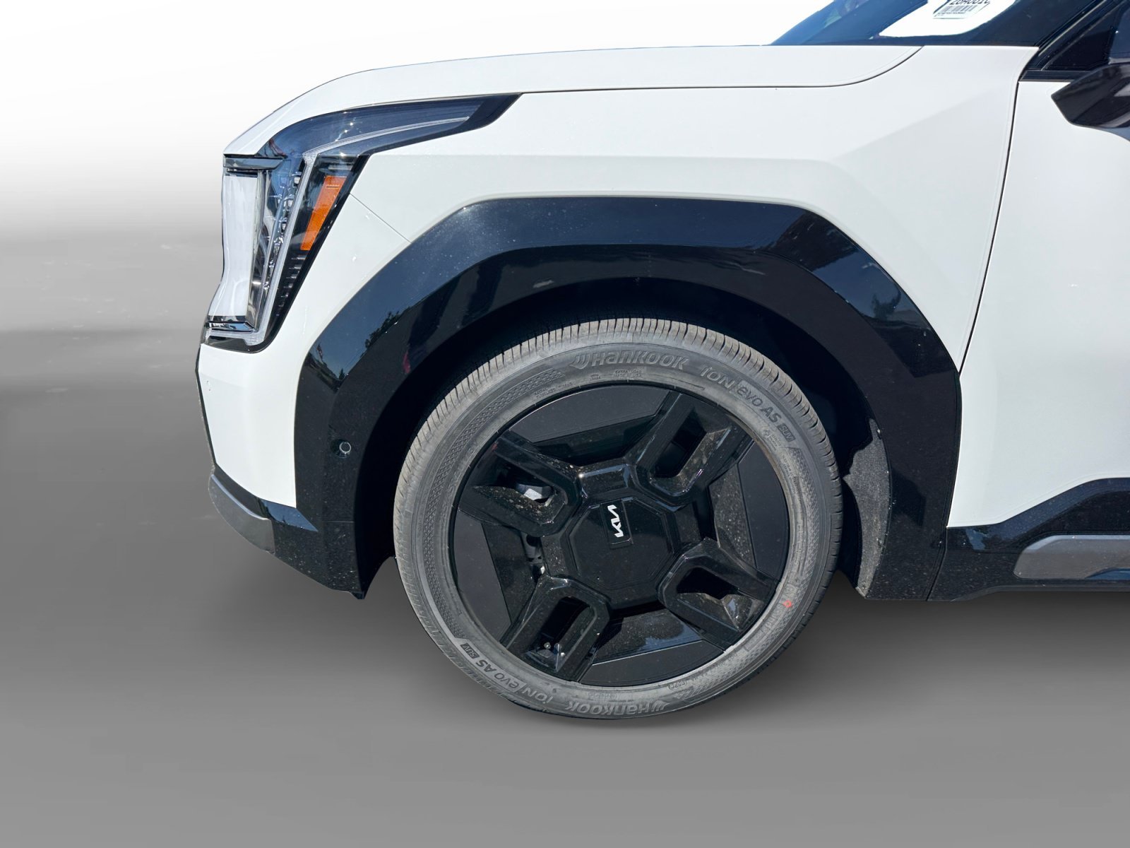 New 2026 Glacial White Pearl / Black Ro Kia GT-Line AWD image 9
