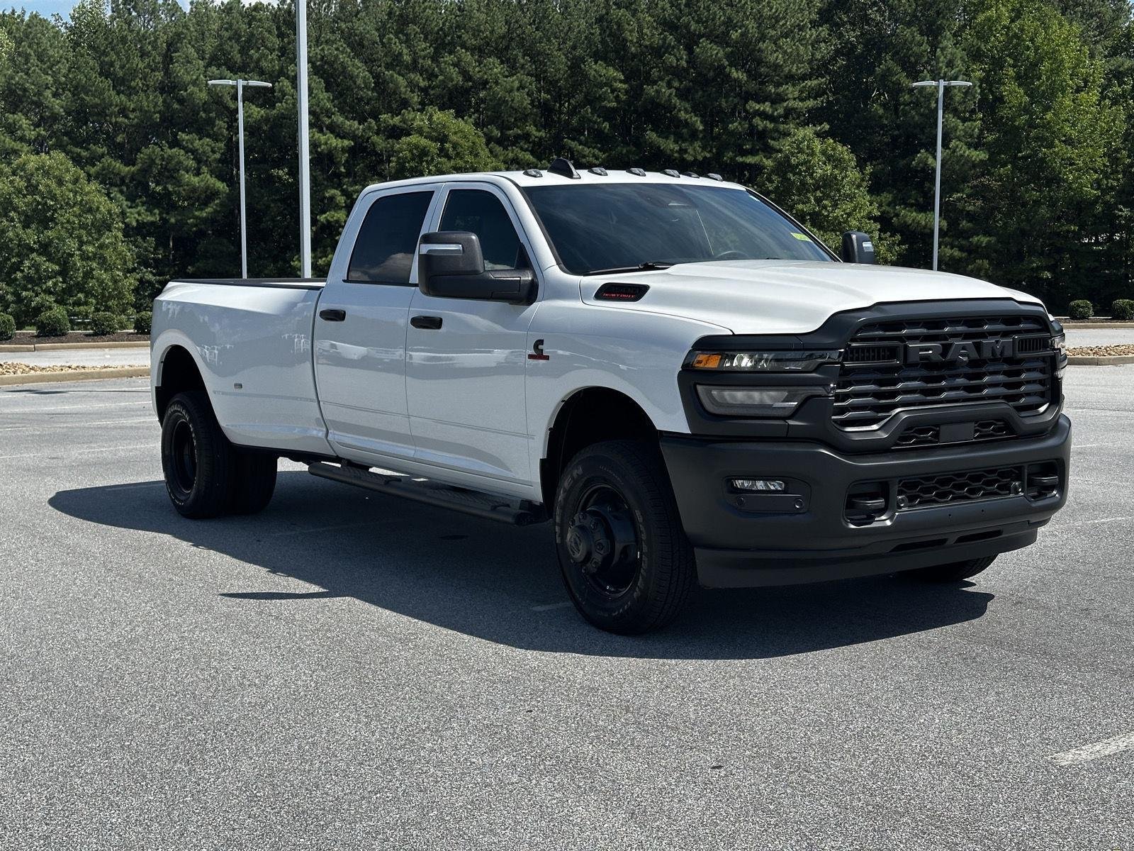 New 2026 Bright White Clear-Coat Exterior Paint RAM Tradesman image 2