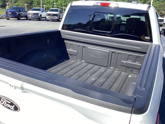 Used 2025 Oxford White Ford XLT image 8