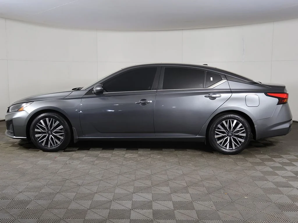 Used 2023 Gray Nissan 2.5 SV image 18