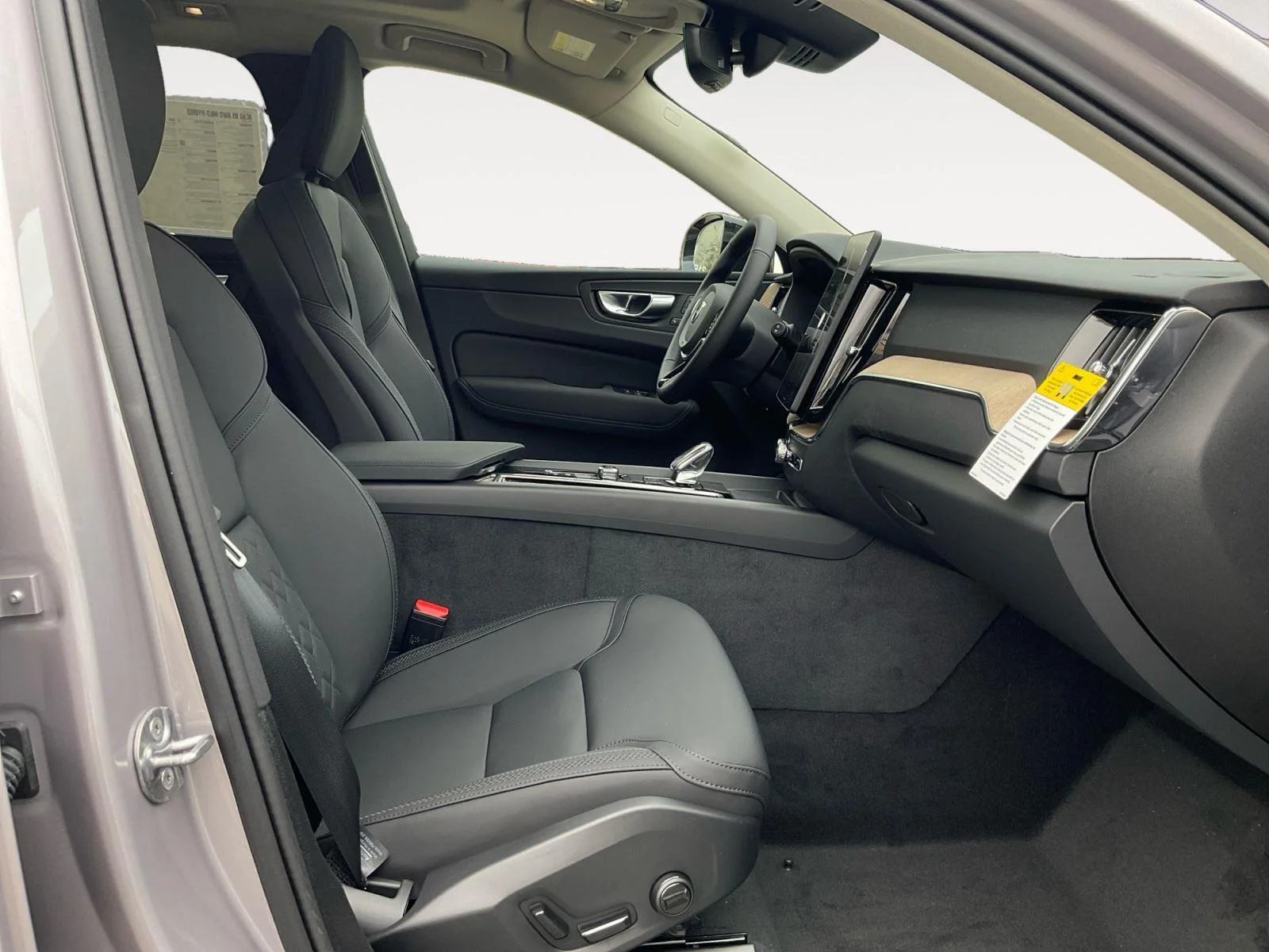 2026 Volvo XC60 Plus - Photo 15