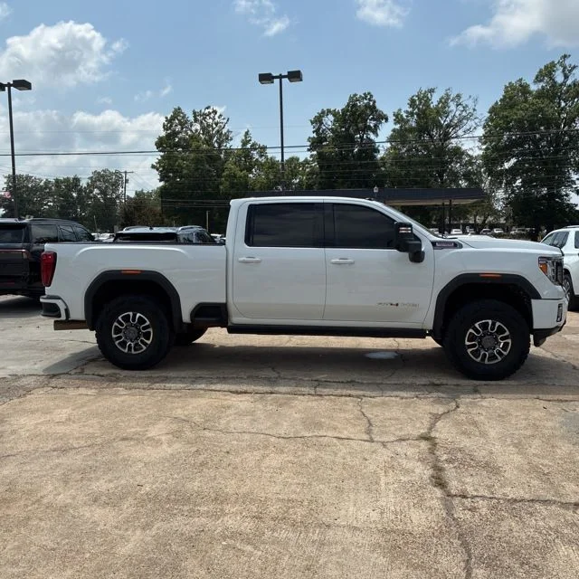 Used 2022 White GMC AT4 image 2