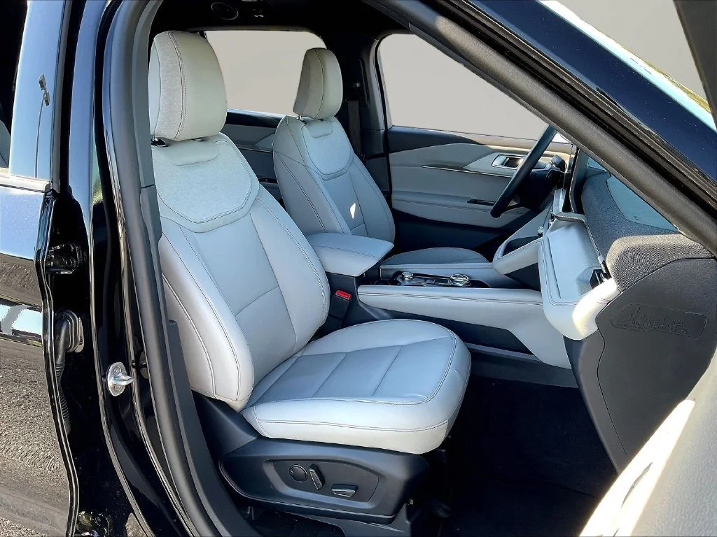 New 2027 Agate Black Metallic Ford Active image 11