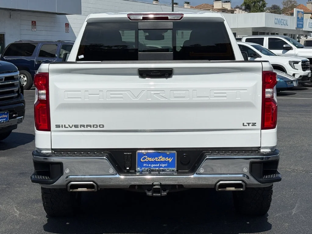 Used 2025 Summit White Chevrolet LTZ image 8