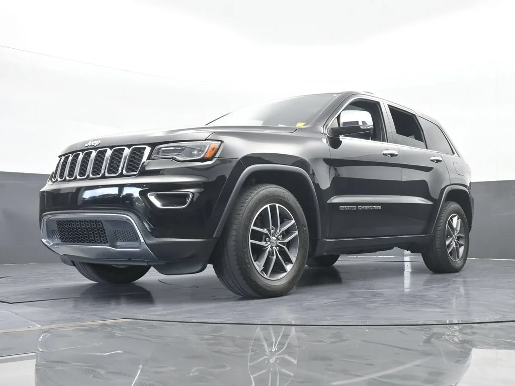 Used 2017 Diamond Black Crystal Pearlcoat Jeep Limited image 55