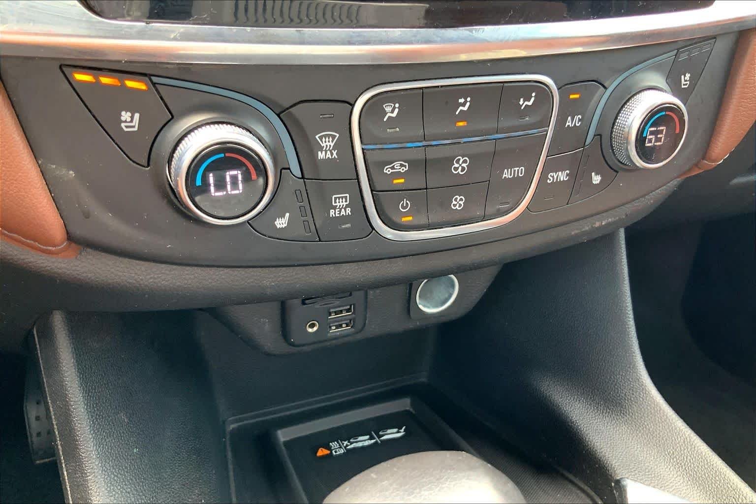 Used 2021 Iridescent Pearl Tricoat Chevrolet High Country image 28