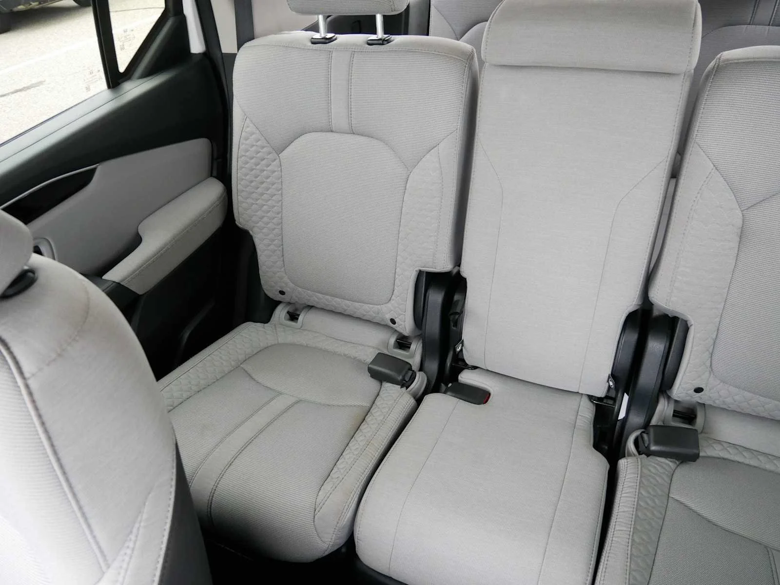 2023 Honda Pilot LX - Photo 48