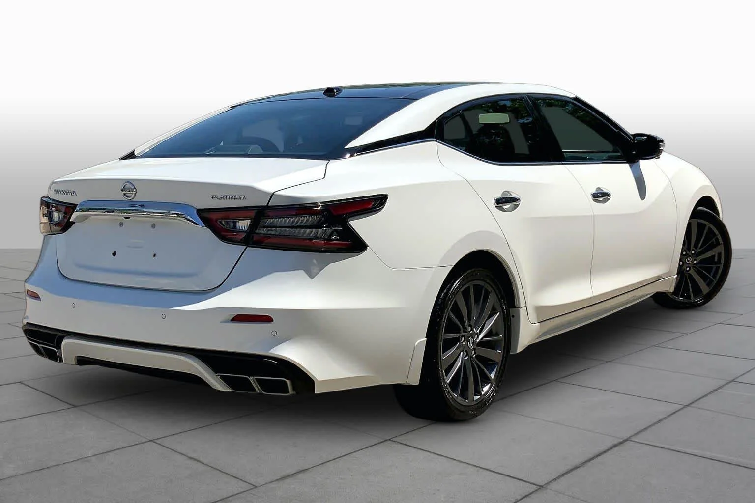 Used 2019 Pearl White Tricoat Nissan Platinum image 13