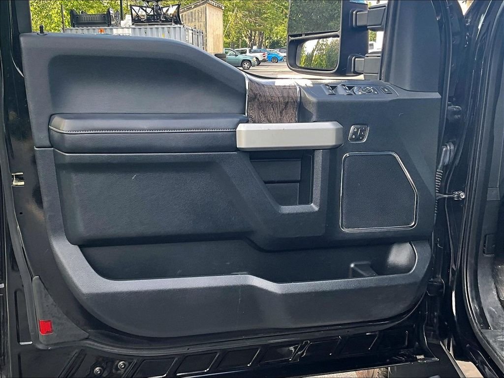 Used 2019 Black Metallic Ford Lariat image 9