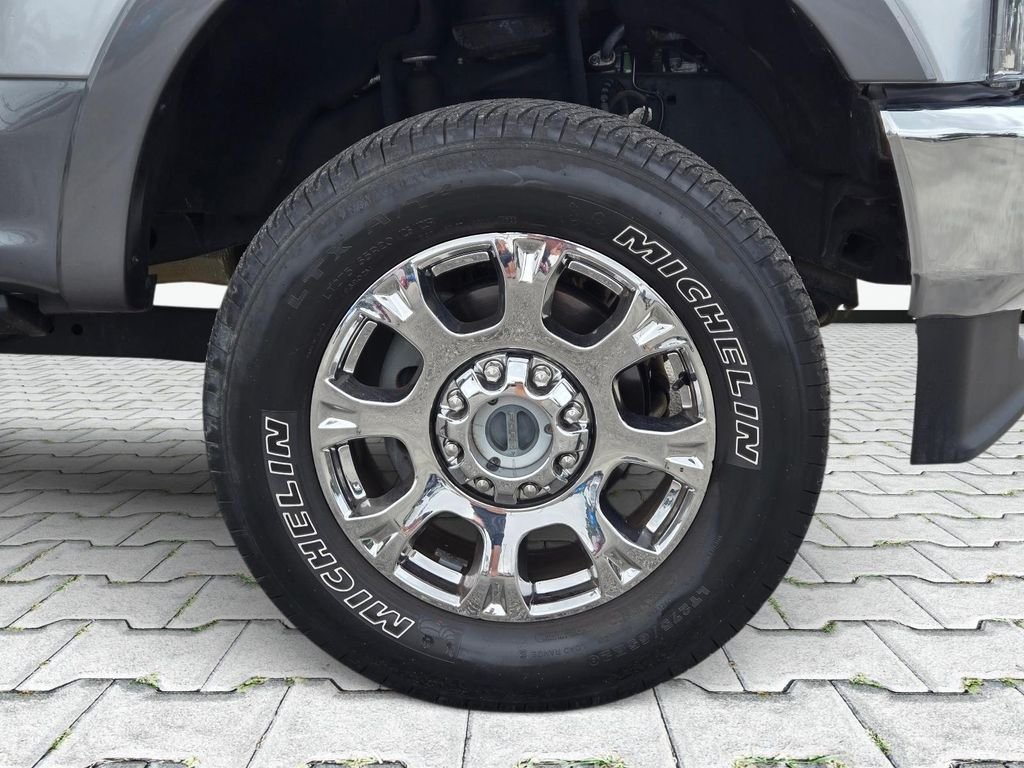 Used 2022  Ford Lariat image 3