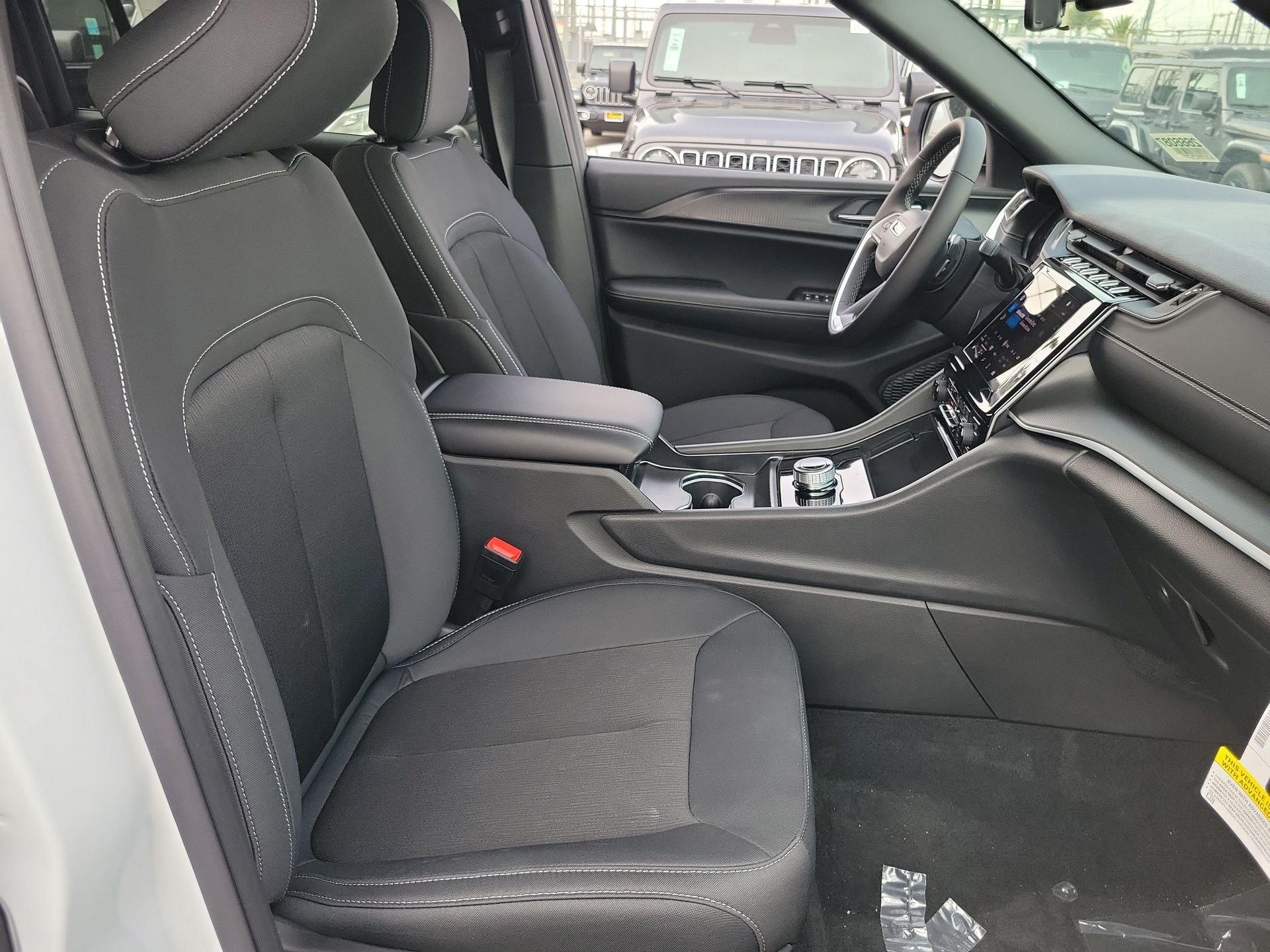 New 2026 Bright White Clear-Coat Exterior Paint Jeep Laredo image 14