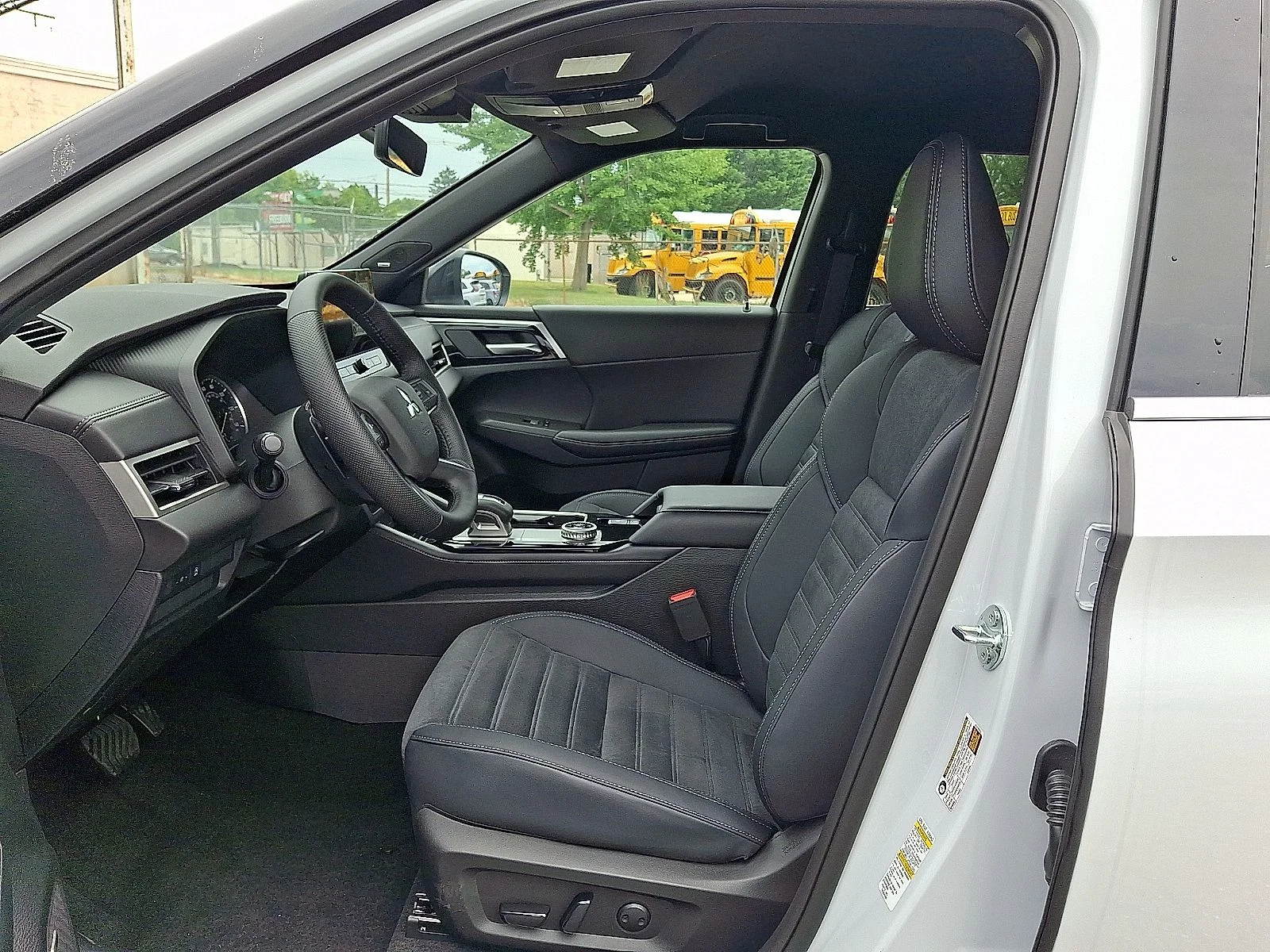 New 2026 White Mitsubishi LE image 12