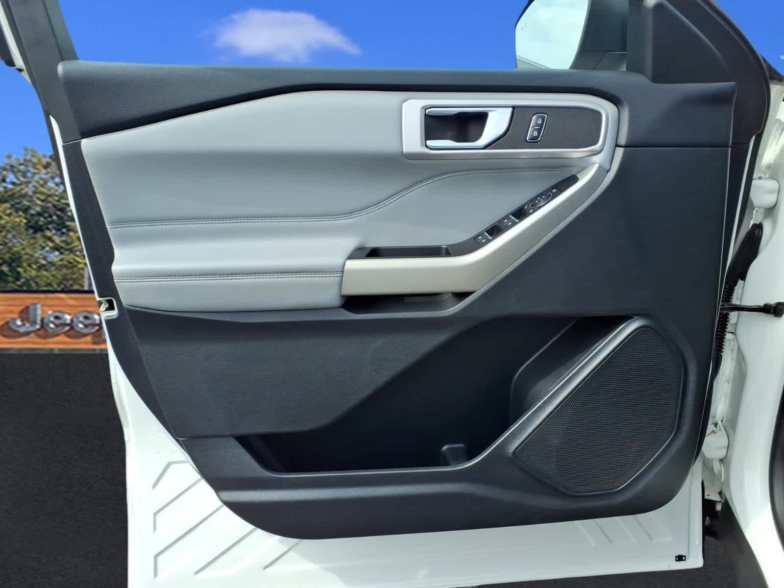 Used 2021 Star White Metallic Tri-Coat Ford XLT image 12