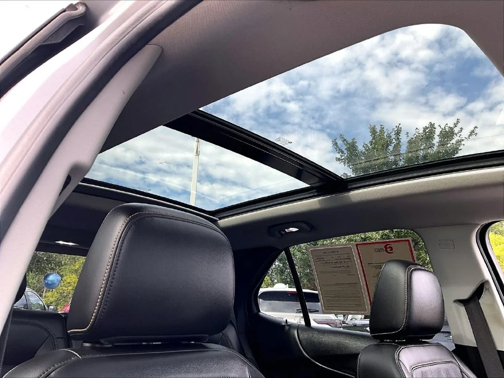 Used 2022 Silver Chevrolet Premier image 23