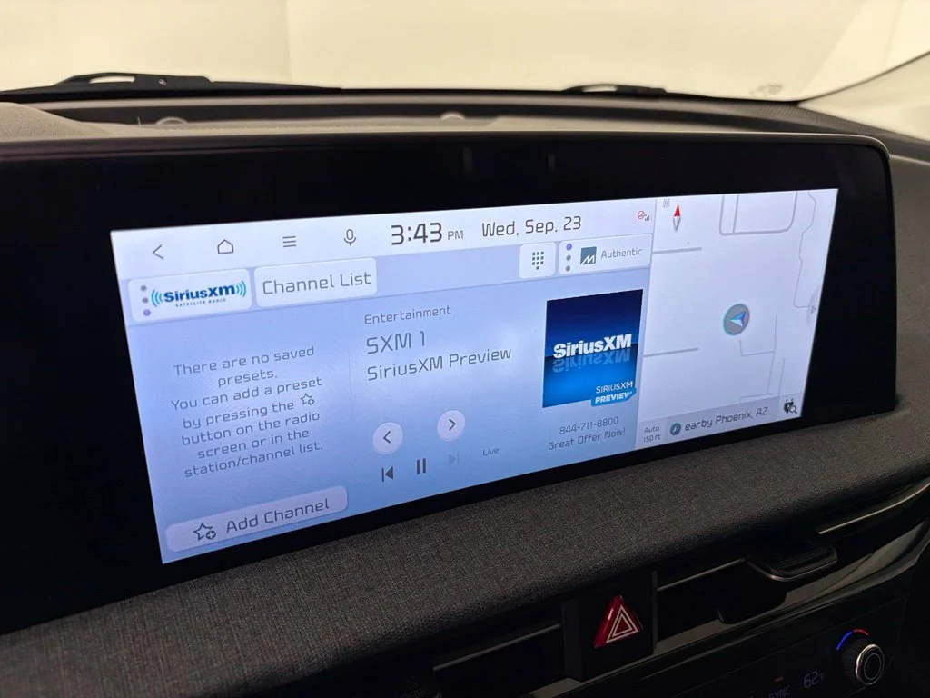 Used 2022 White Kia Wind image 24