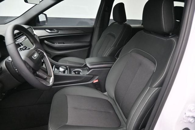 Used 2025 White/off-white Jeep Laredo image 33