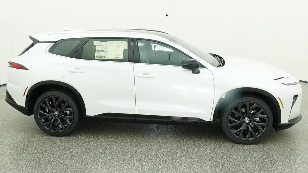 New 2026 Oxygen White Toyota Limited image 5