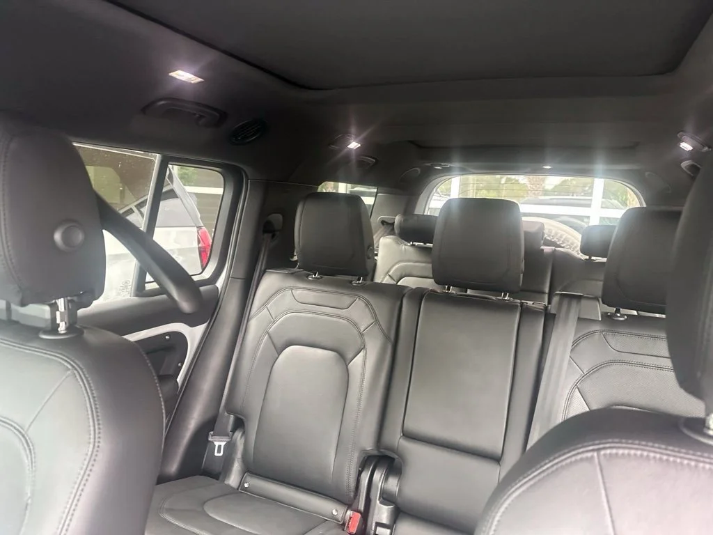 Used 2023 Yulong White Metallic Land Rover SE image 8