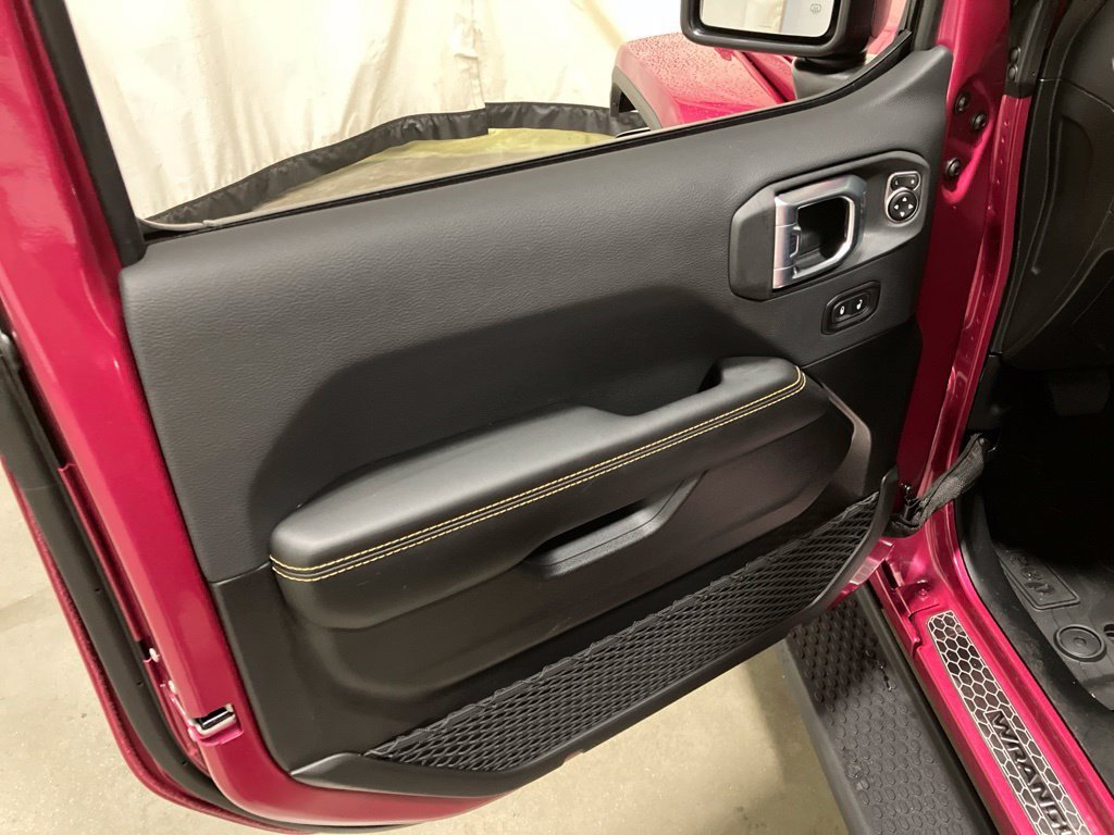 New 2026 Tuscadero Pearl-Coat Exterior Paint Jeep Sahara image 11