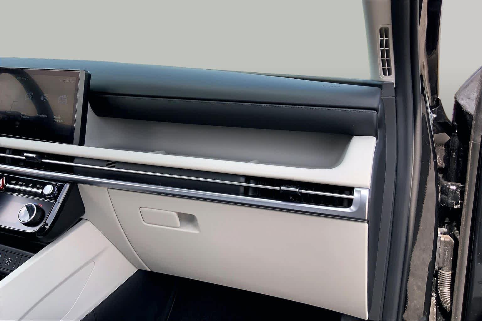Used 2025 Phantom Black Hyundai SEL image 18